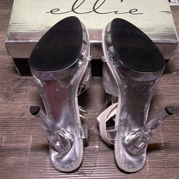 Women size 8 sandal clear - Picture 4 of 7